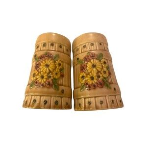 VTG Ceramic Salt And Pepper Shakers Barrel With Daisies Atlantic Mold 1970s
